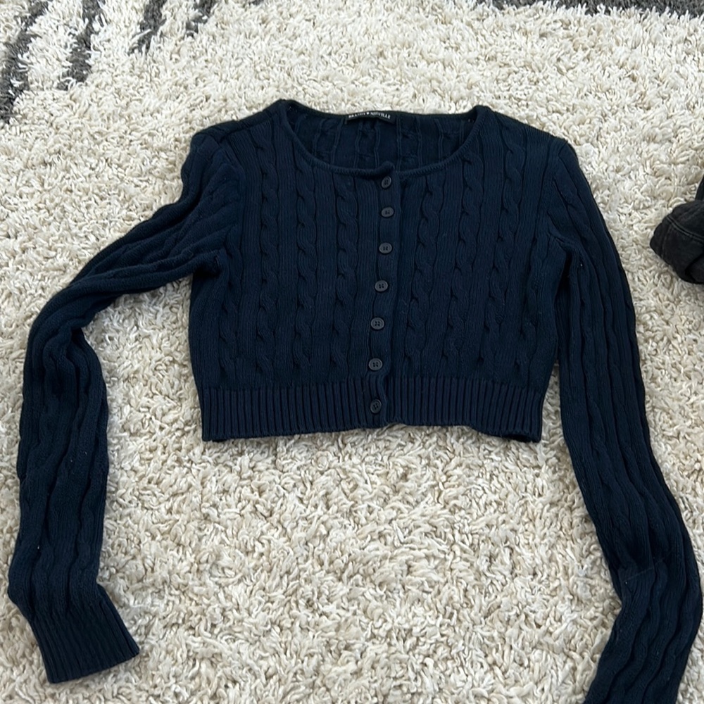 Brandy Melville Cropped sweater